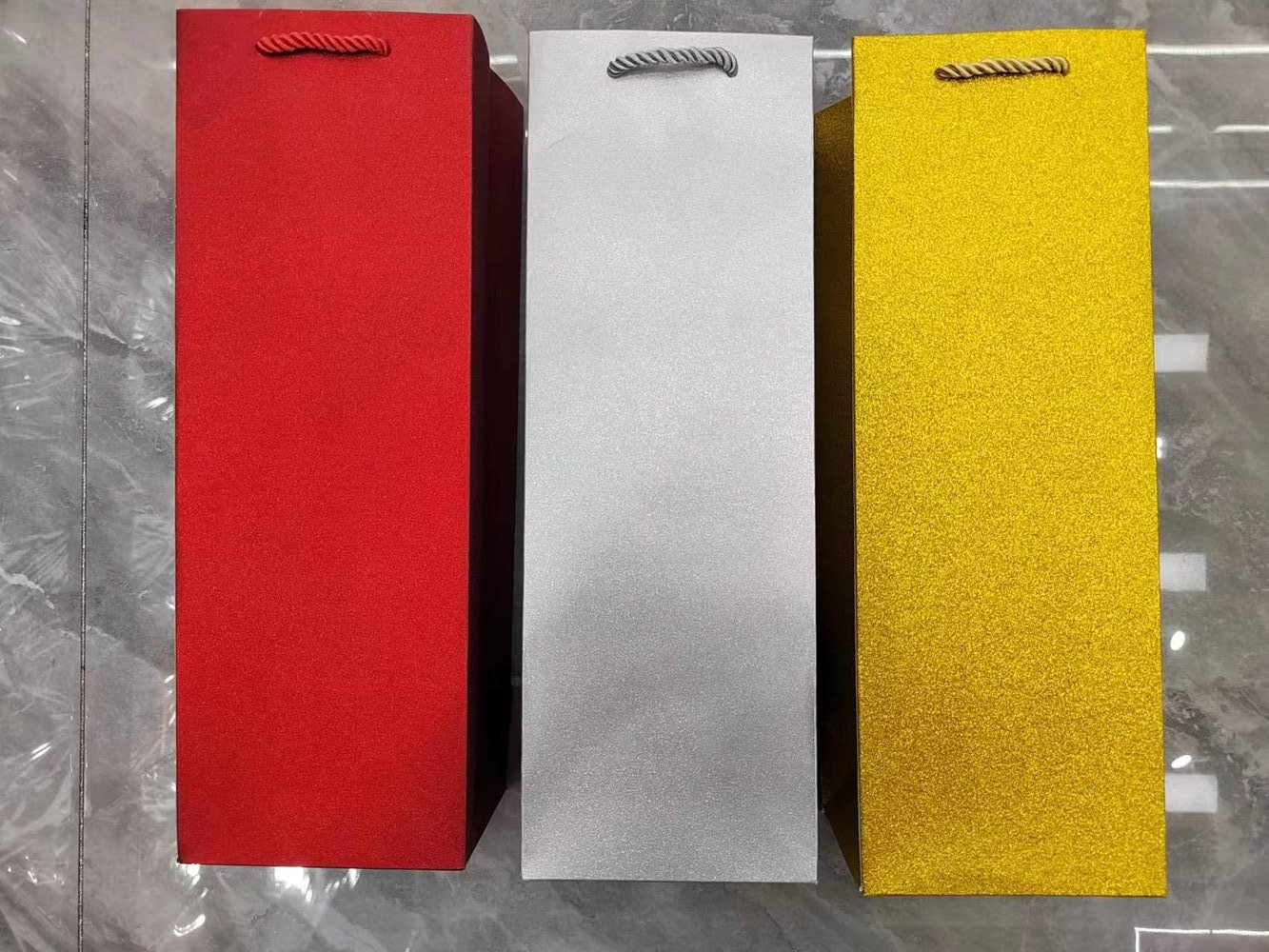 Пакет подарочный (бумага 210г/м2, блок 12шт), L12 W9 Н35, 3в. Пакет подарочный (бумага 210г/м2, блок 12шт), L12 W9 Н35, 3в.
